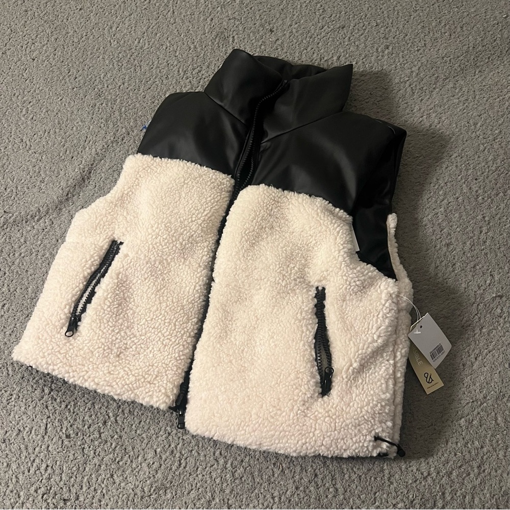 🔥Unisex🔥 Black and White Sherpa Vest